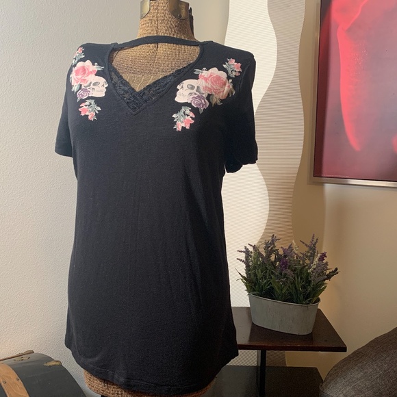 torrid Womens Skull & Roses T-shirt - Picture 6 of 7